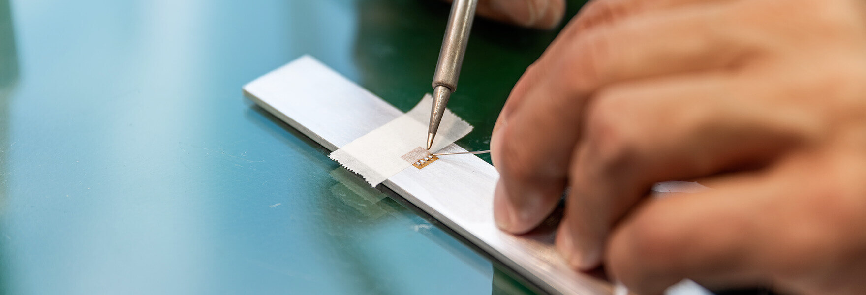 servizio-incollaggio servizio-incollaggio